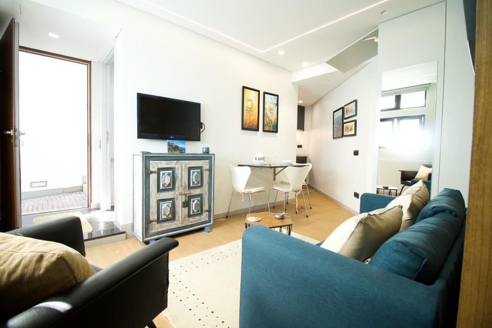 Communal lounge/ TV room, TV and multimedia, Living room
