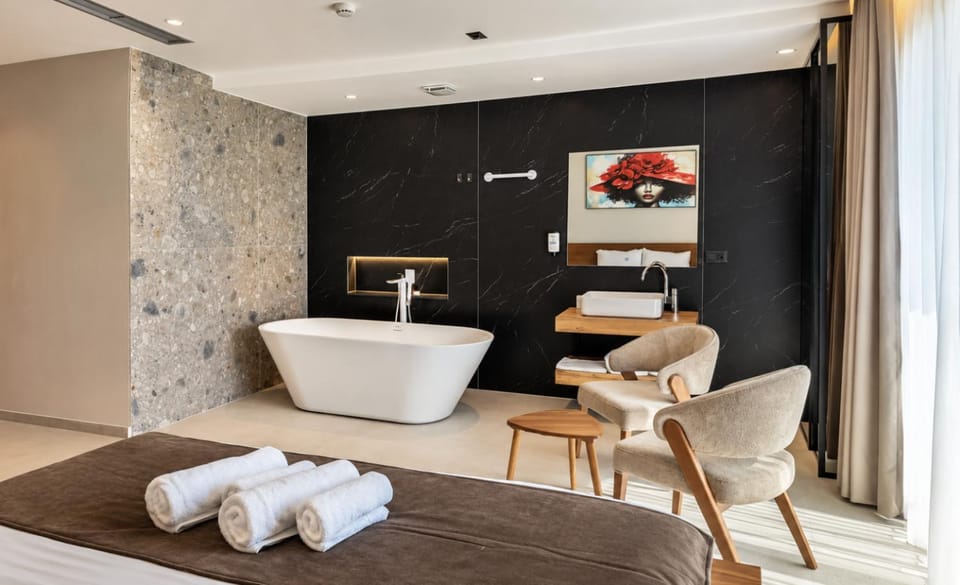 Bed, Bathroom, Photo of the whole room, Seating area, Bedroom, towels