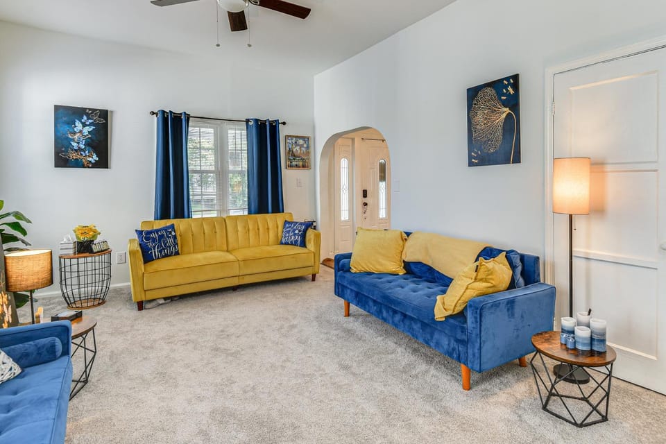 Spacious Family Home w/ Yard in Dtwn Hampton! House in Hampton