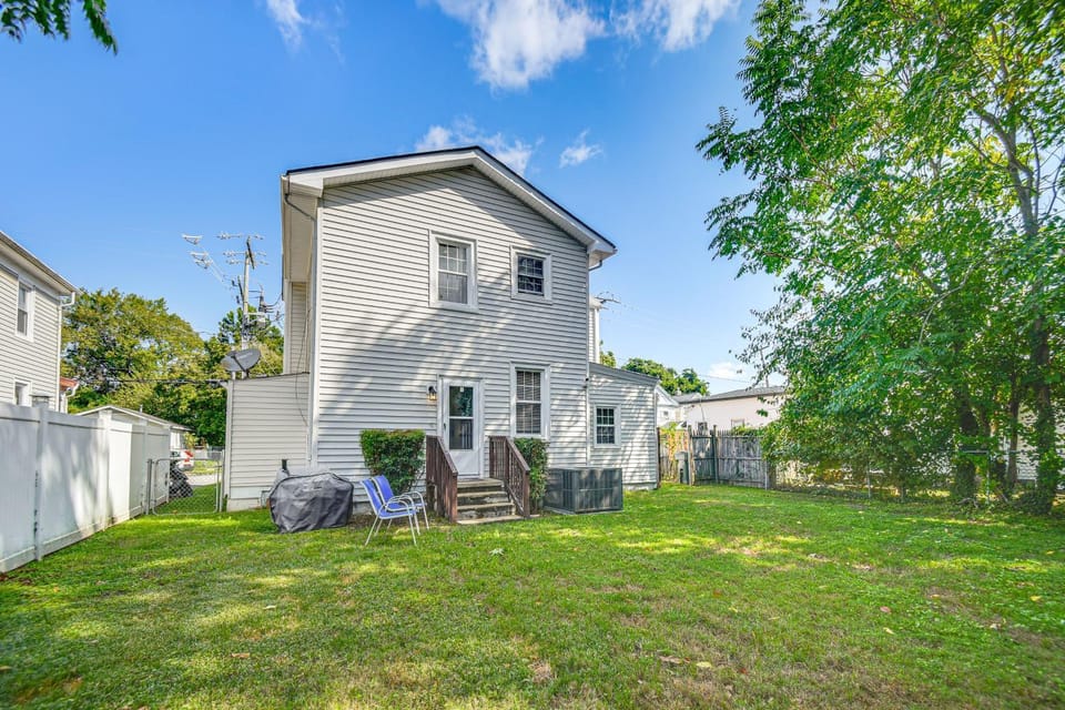 Spacious Family Home w/ Yard in Dtwn Hampton! House in Hampton