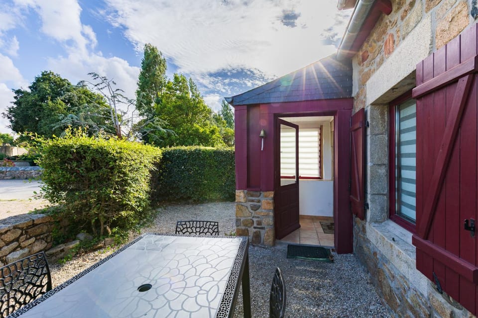 Property building, Day, Natural landscape, Garden, Garden, Garden view