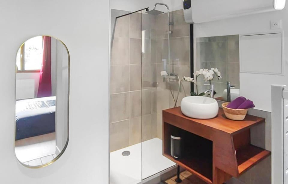 Shower, Bathroom, towels