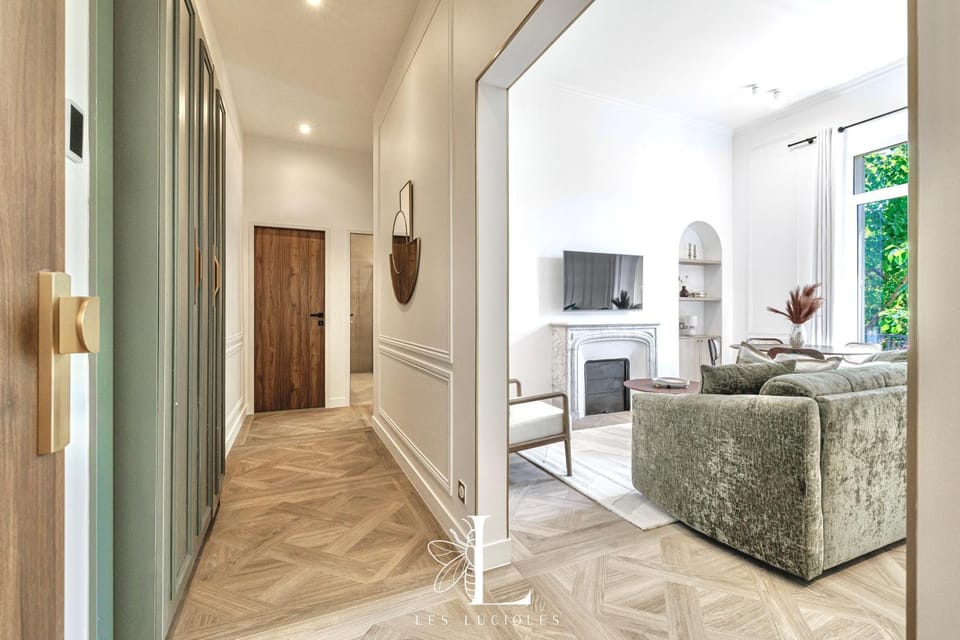 Living room, wardrobe, acessibility