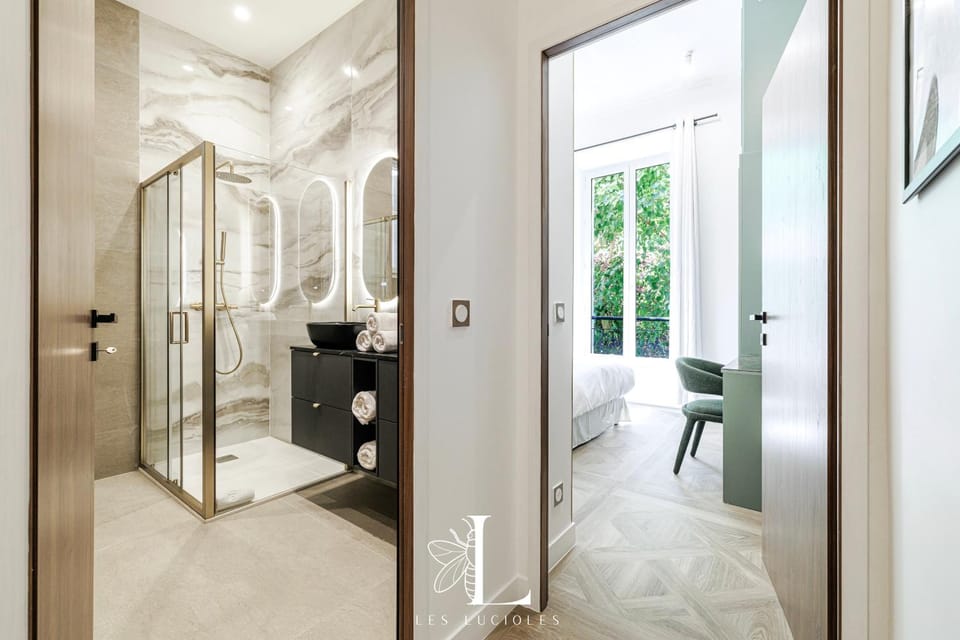 Shower, Bathroom, towels