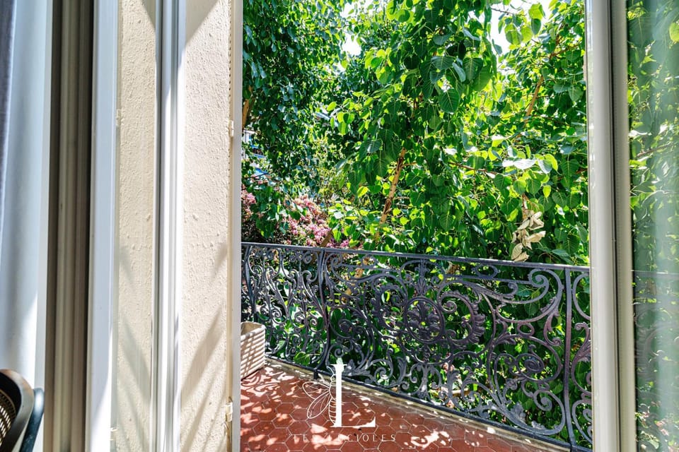 Property building, View (from property/room), Balcony/Terrace