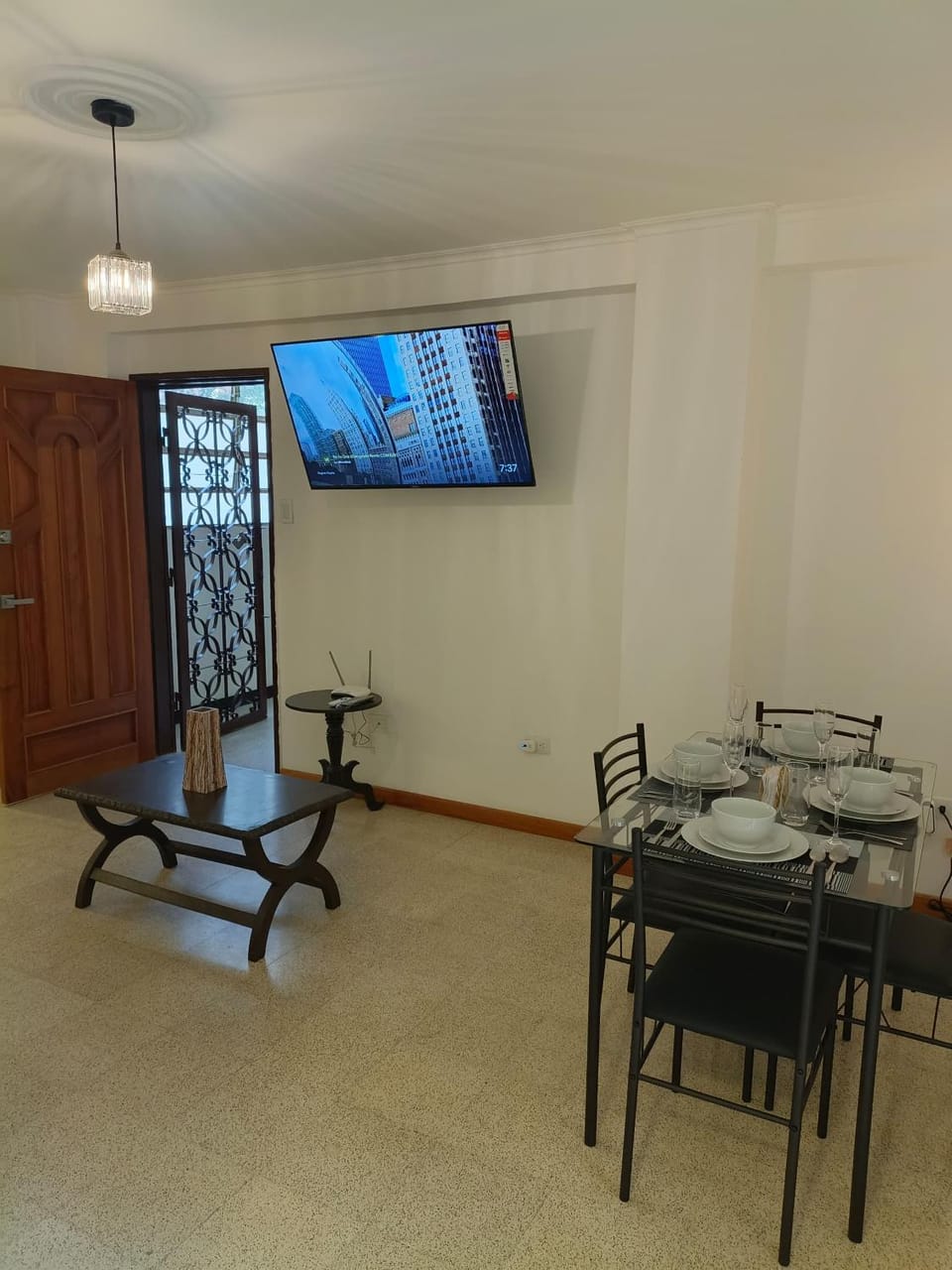TV and multimedia, Living room, Seating area, Dining area