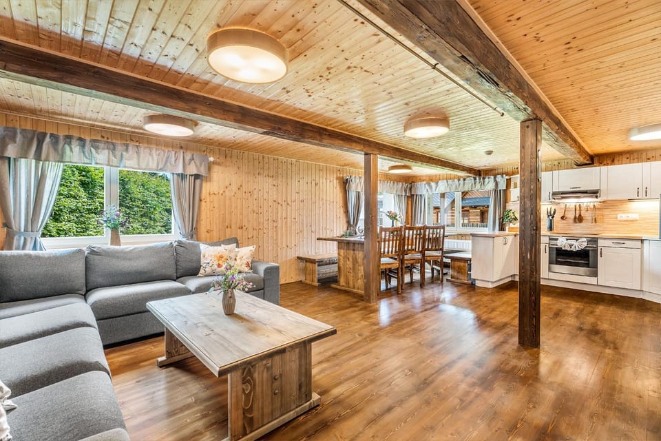 Kitchen or kitchenette, Living room, Seating area, Dining area