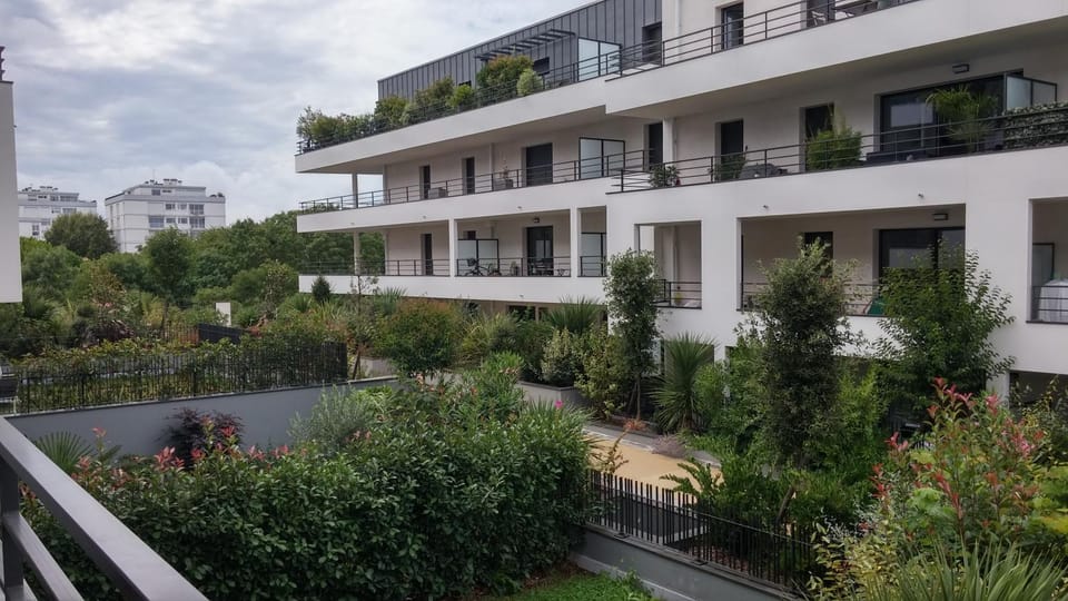 Charming studio with terrace and underground parking Apartment in La Rochelle