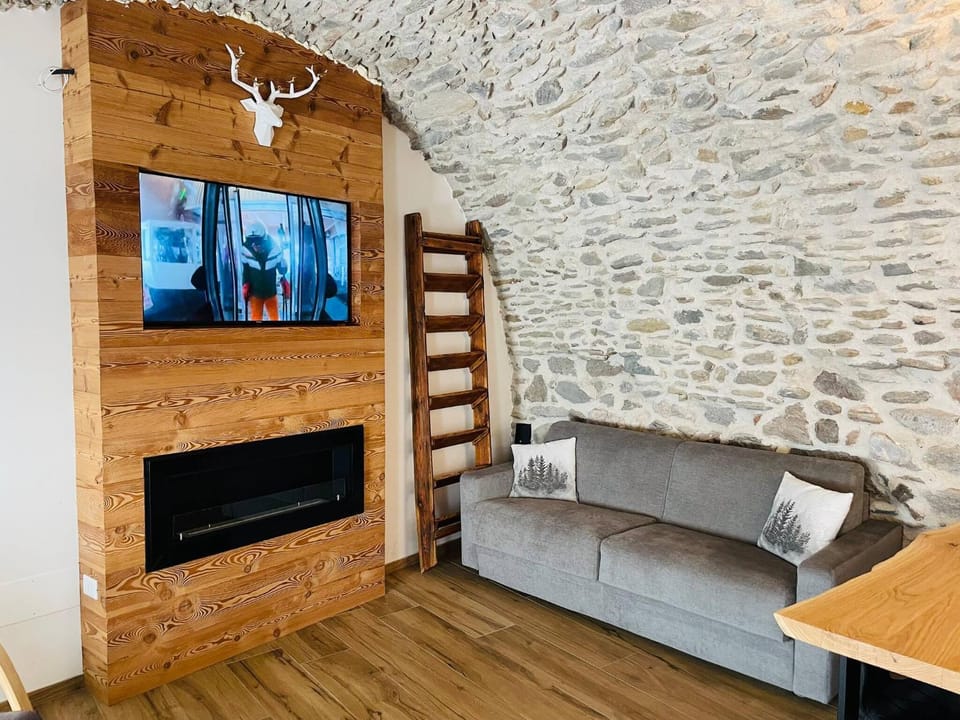 Communal lounge/ TV room, Living room