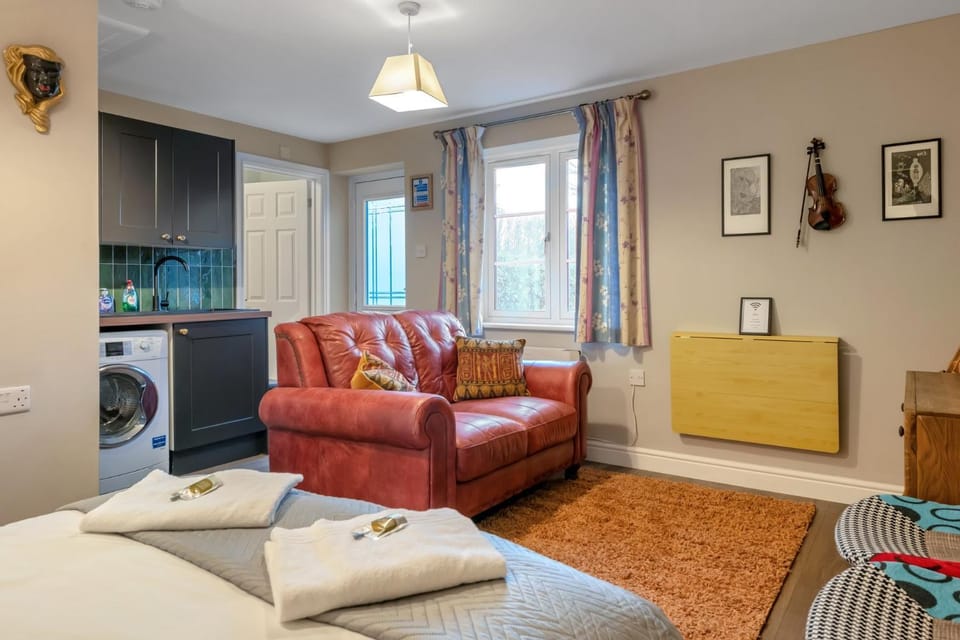 Pools Cottages | Warwick Eco-Friendly Luxury Stay Country House in Coventry