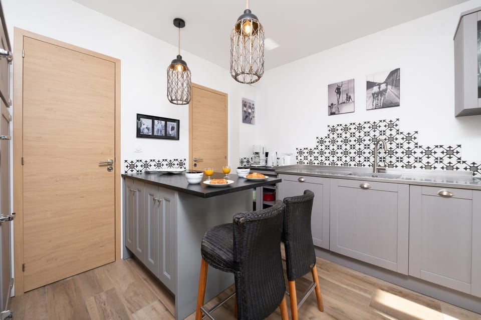 Kitchen or kitchenette, Living room