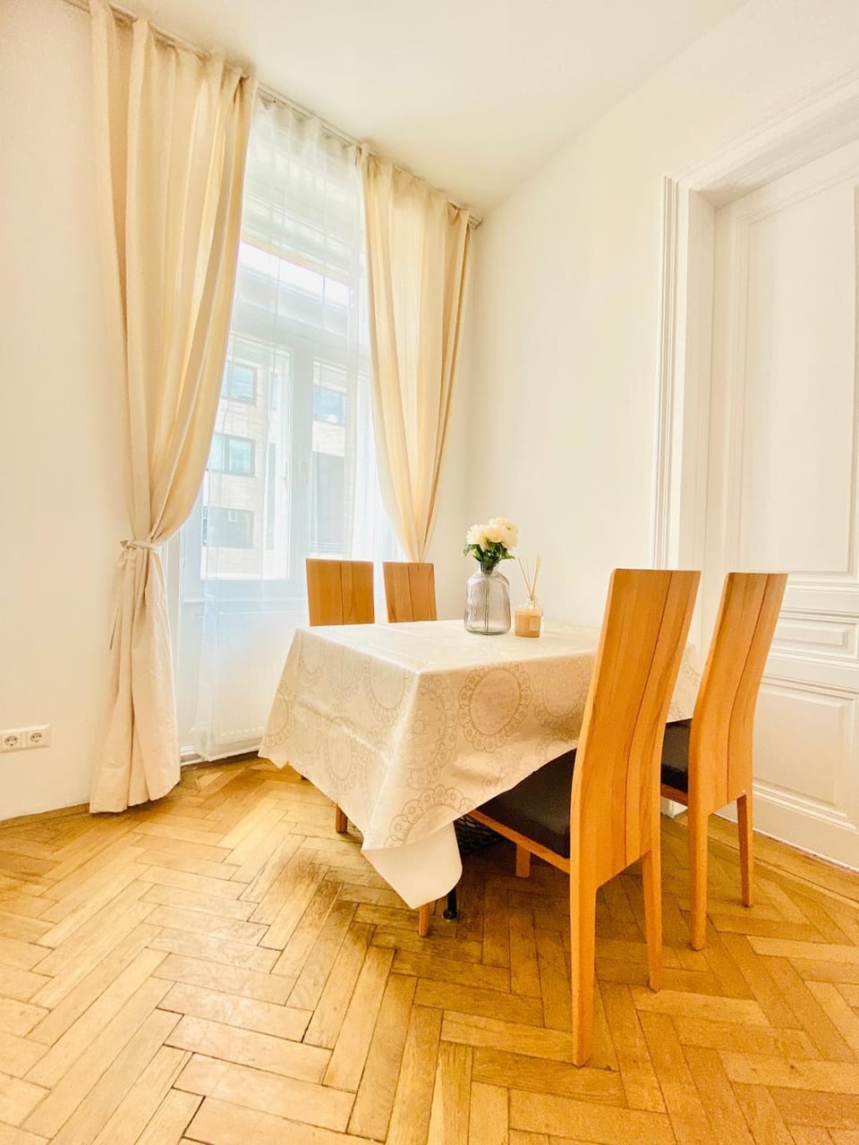 Bed, Seating area, Dining area, Bedroom
