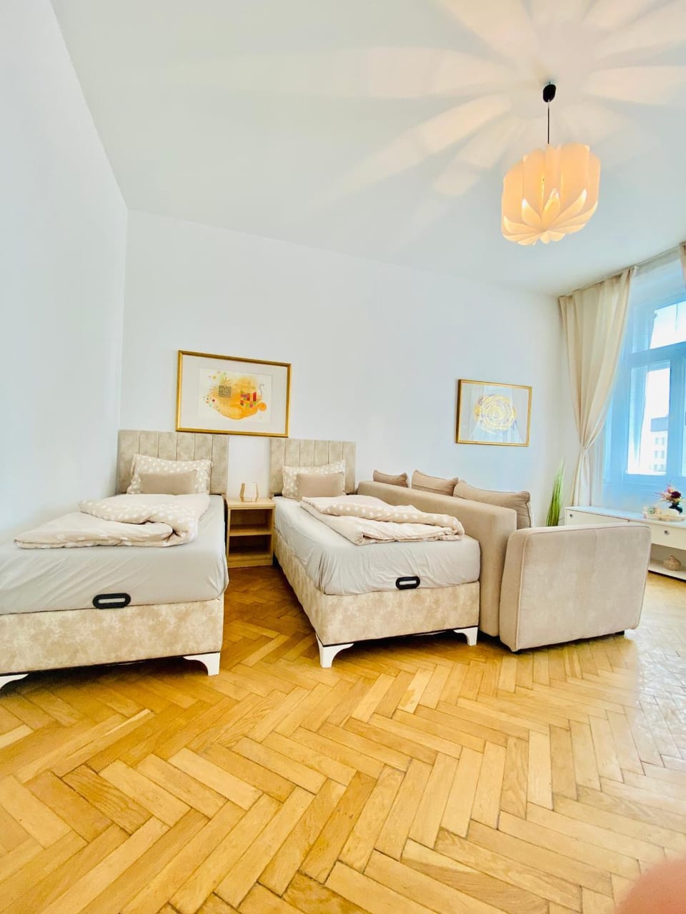 Property building, Bed, Seating area, Bedroom