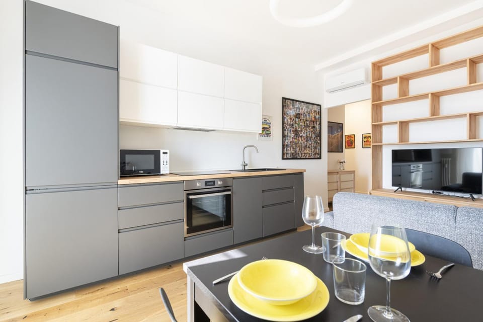 Coffee/tea facilities, microwave, oven, stove
