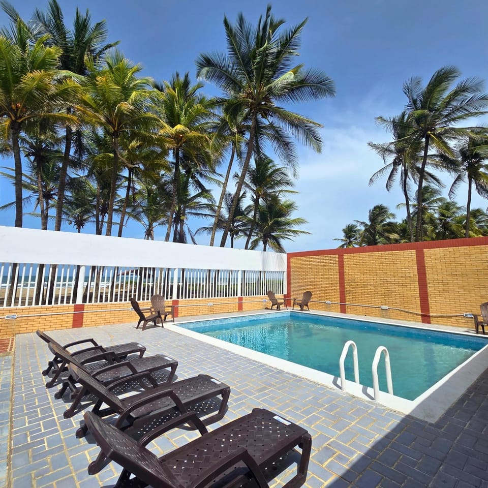 Swimming pool, sunbed