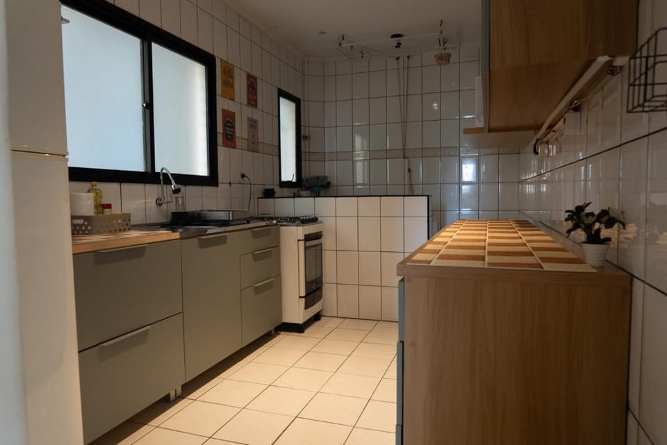 Apartamento completo com garagem a 150 m da praia Apartment in State of São Paulo