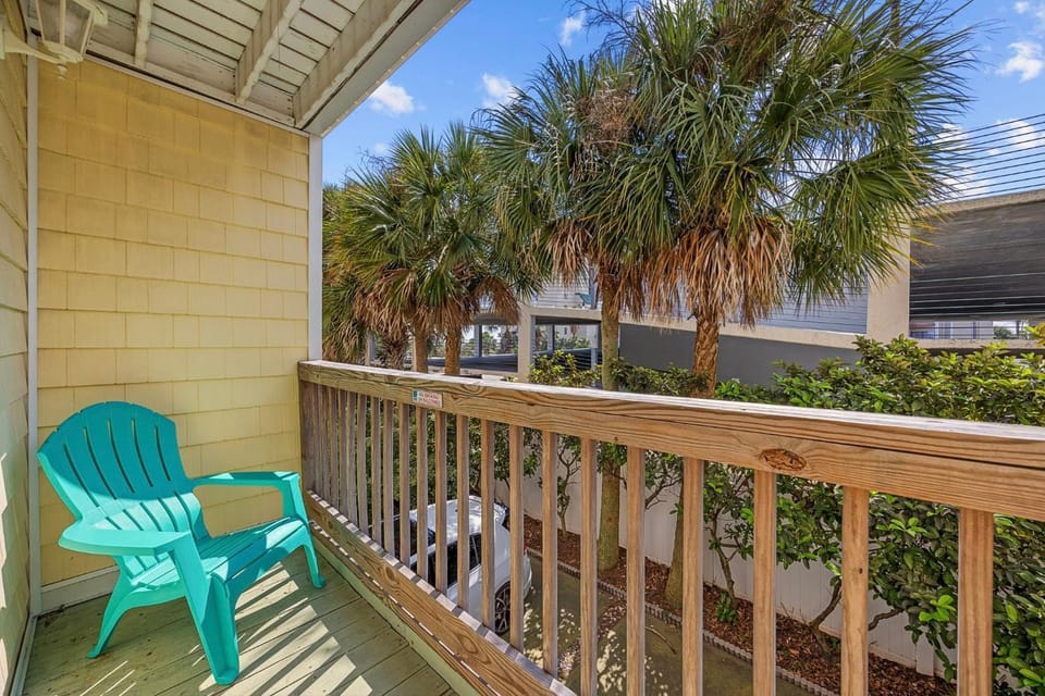 Spacious 2 BR Retreat- Island Palms C1 House in North Myrtle Beach