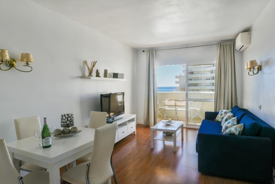 Fantastic seaviews & pool, close to the beach Apartment in Benalmadena