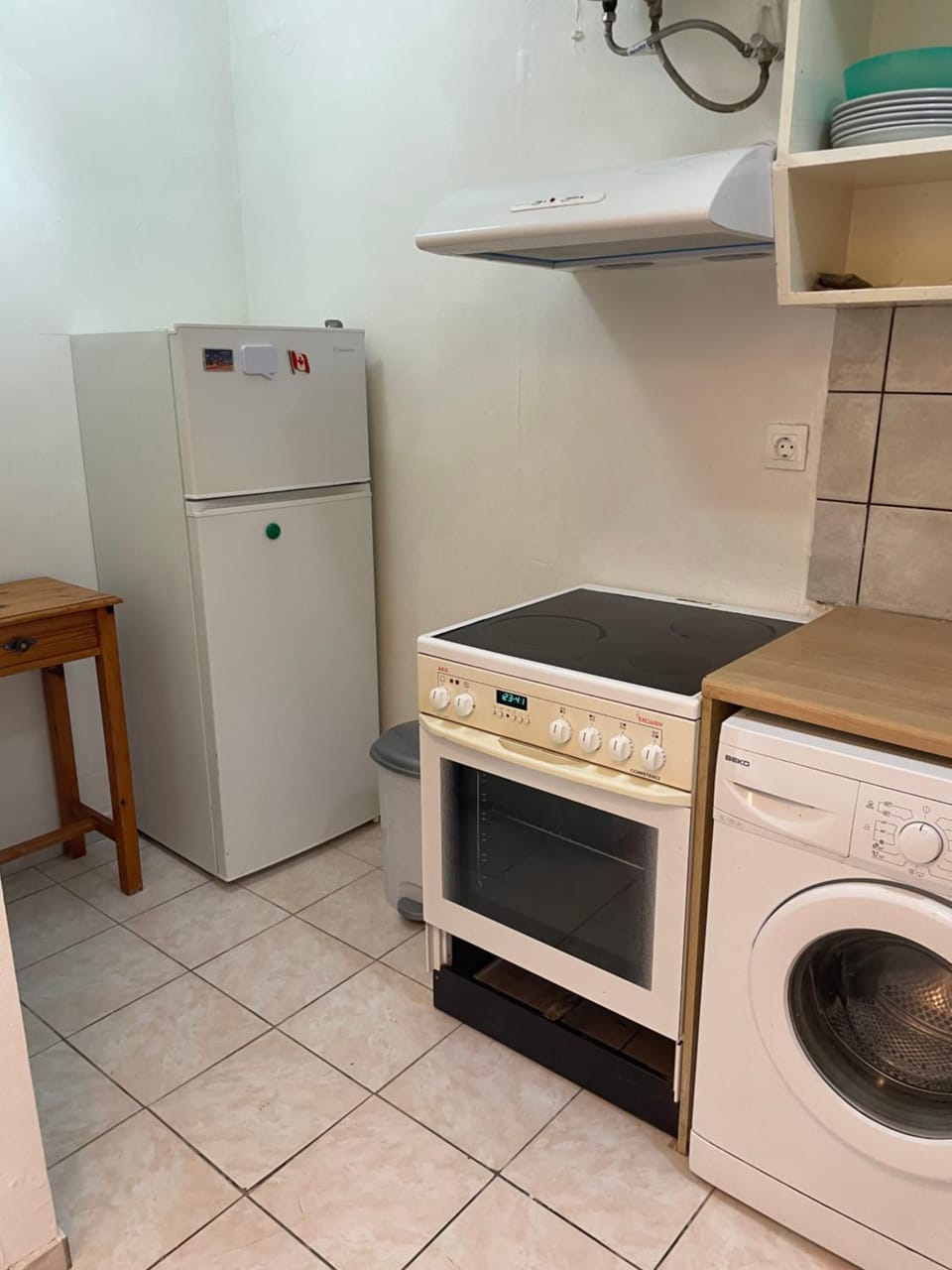 Kitchen or kitchenette