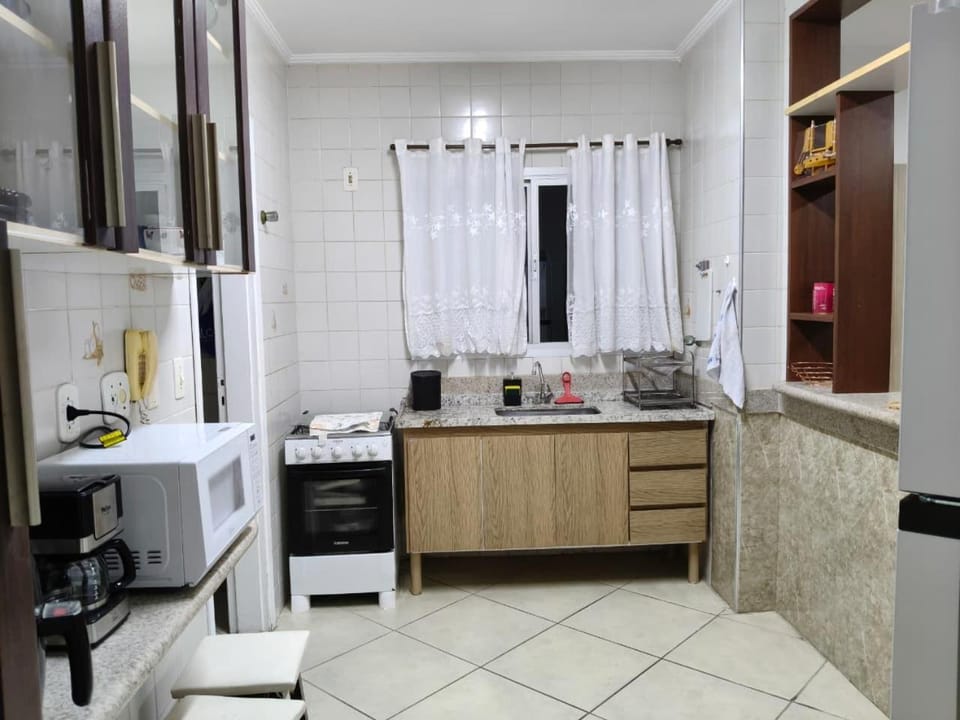 Kitchen or kitchenette, Communal kitchen