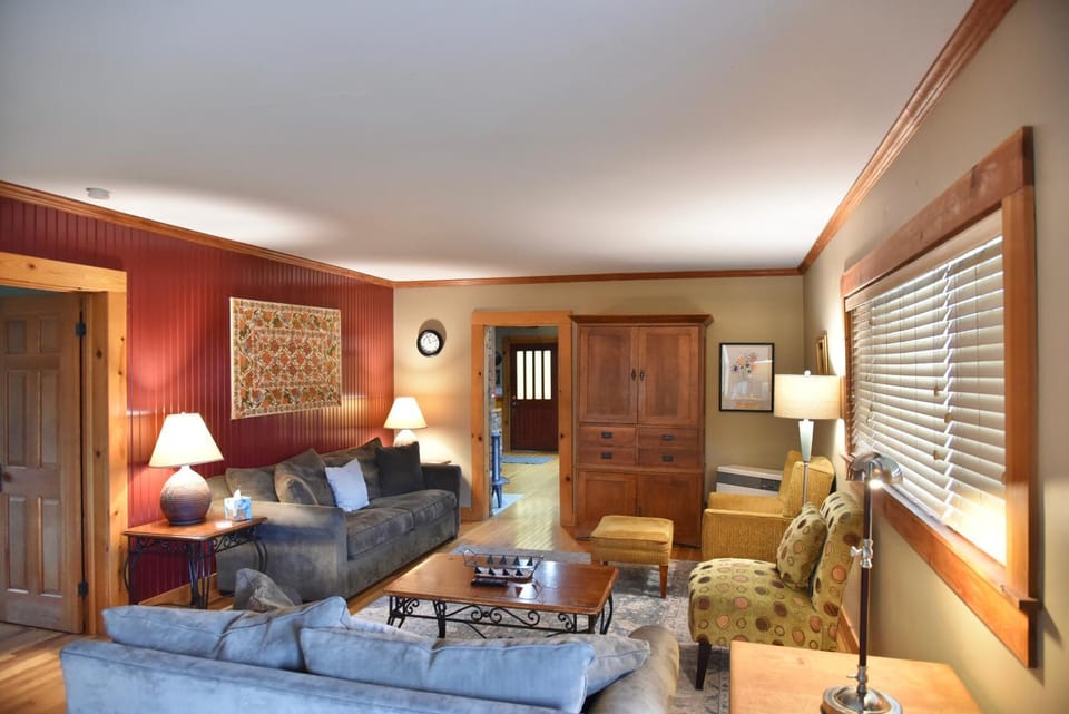 Communal lounge/ TV room, Living room, Seating area