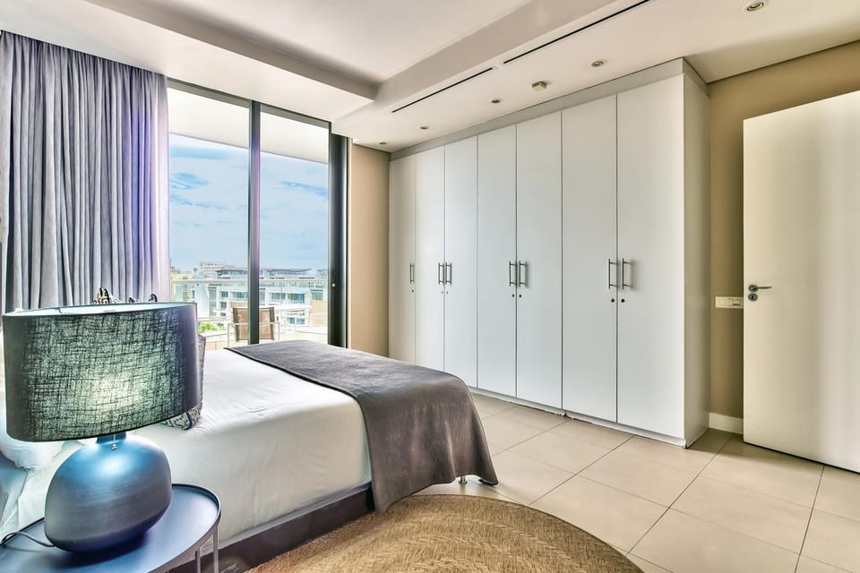 Magnificent Two Bed with Waterfront Views Apartment in Cape Town