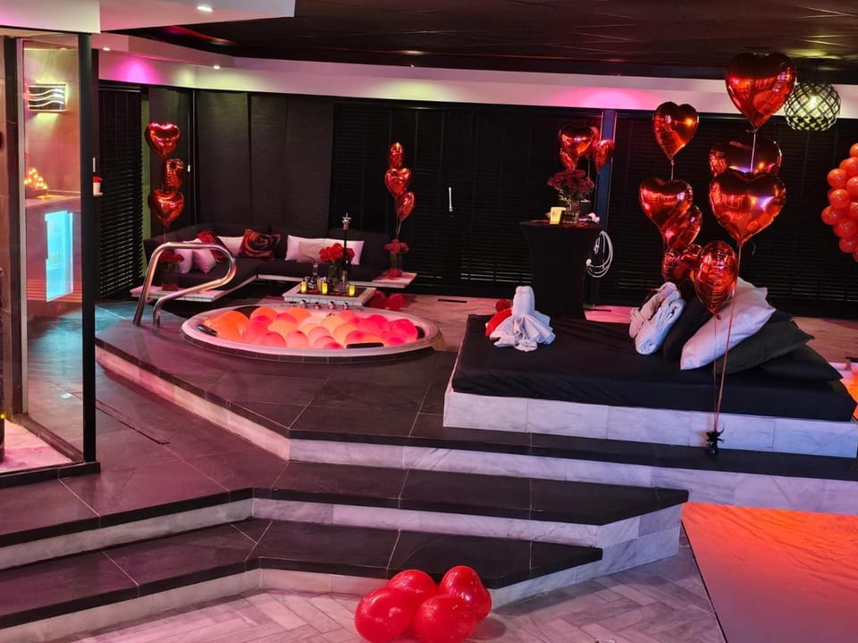 Seating area, Swimming pool