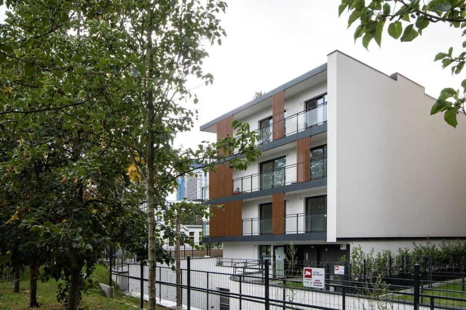 Property building, Neighbourhood