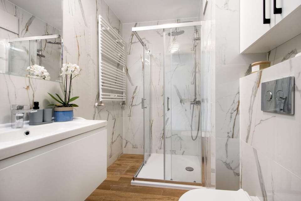 Shower, Bathroom, towels