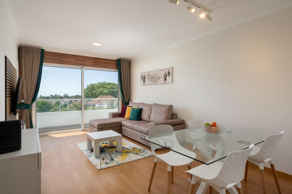 TV and multimedia, Balcony/Terrace, Living room, Seating area