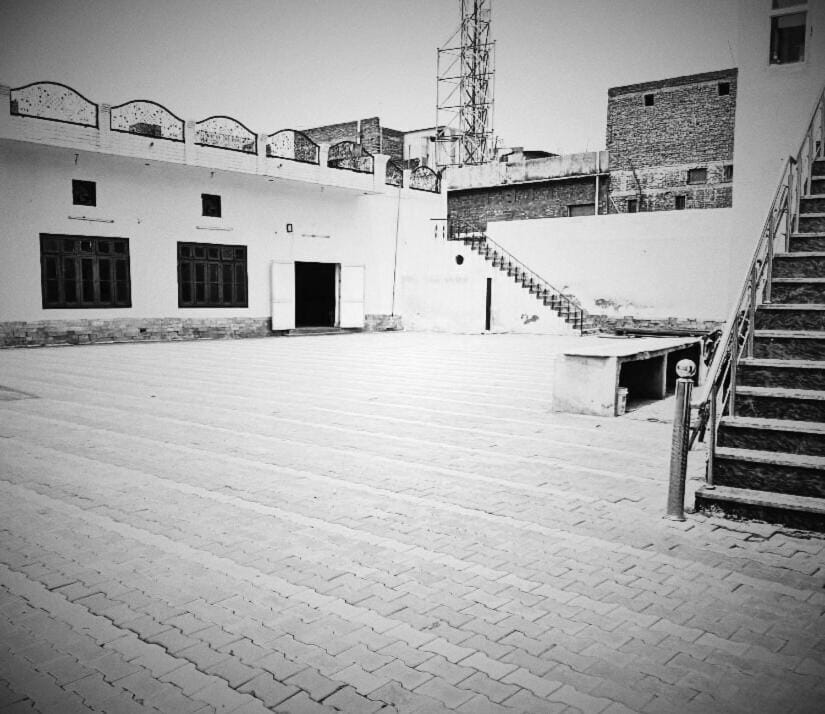 DEEPAK HOMESTAY & PALACE - Near Celebration Mall & Market - In Budget Rooms Hotel in Punjab, India