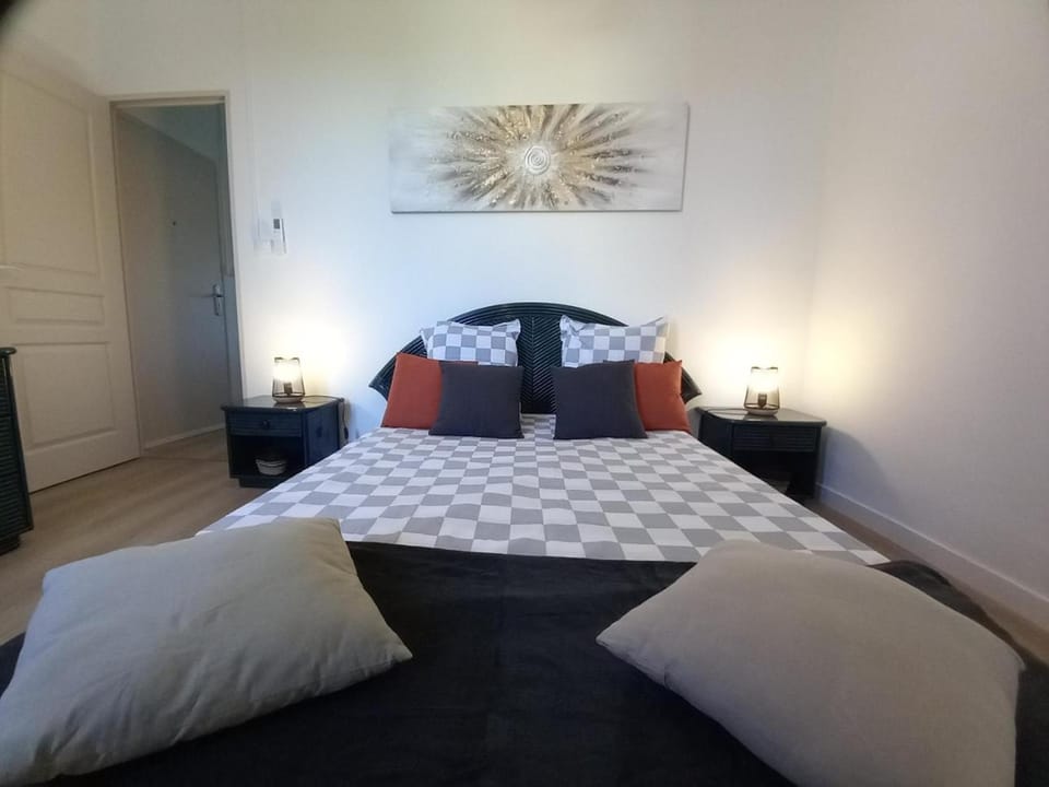 Appart T2 wifi Tv Balcon Jardin Parking Apartment in Provence-Alpes-Côte d'Azur