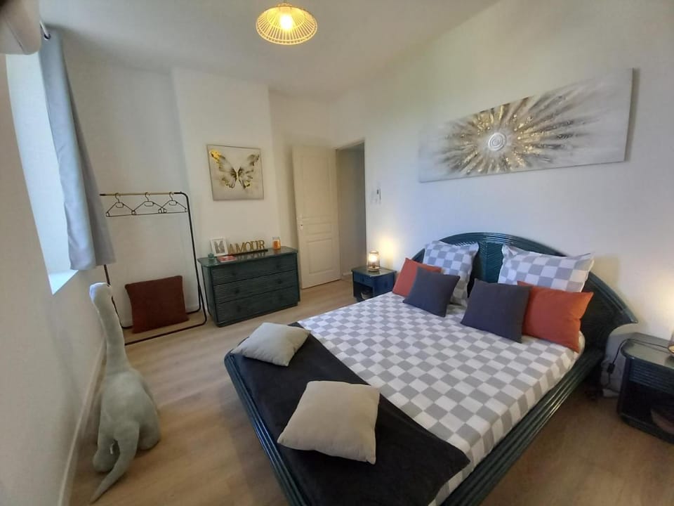 Appart T2 wifi Tv Balcon Jardin Parking Apartment in Provence-Alpes-Côte d'Azur