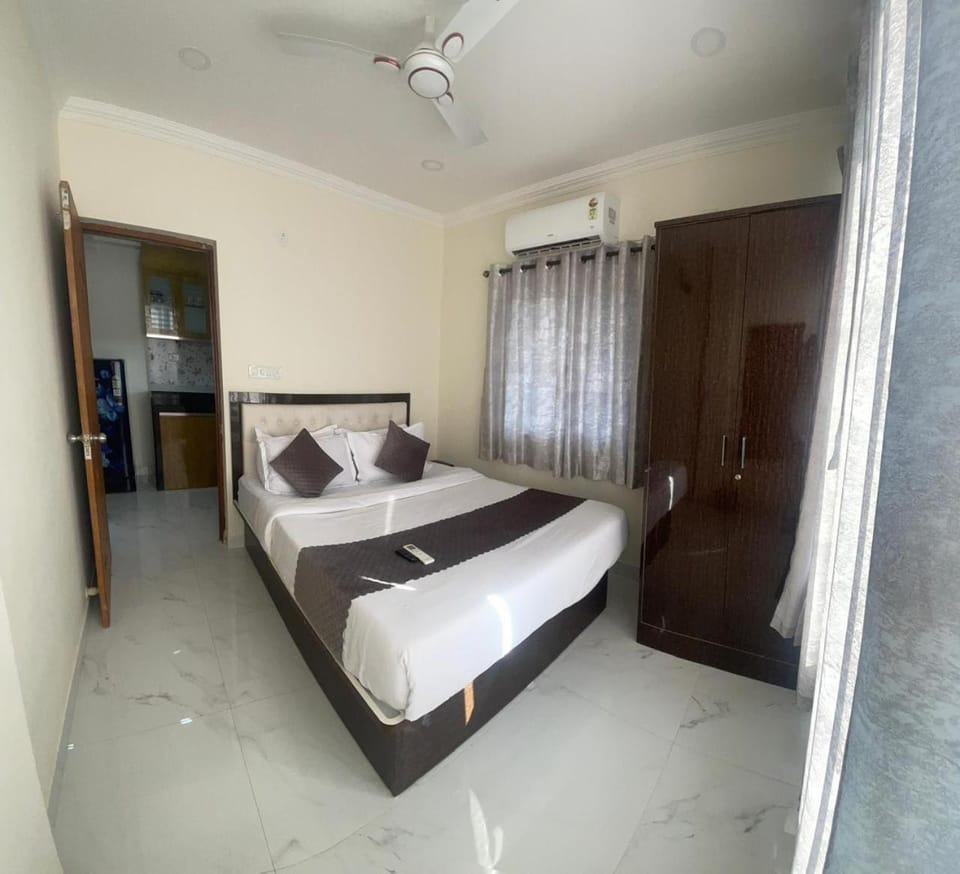 Bed, Photo of the whole room, air conditioner