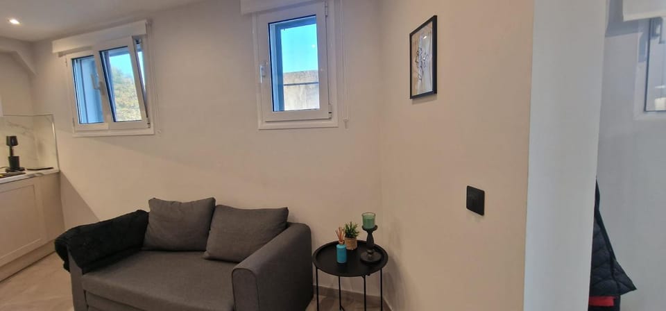 Kitchen or kitchenette, Seating area