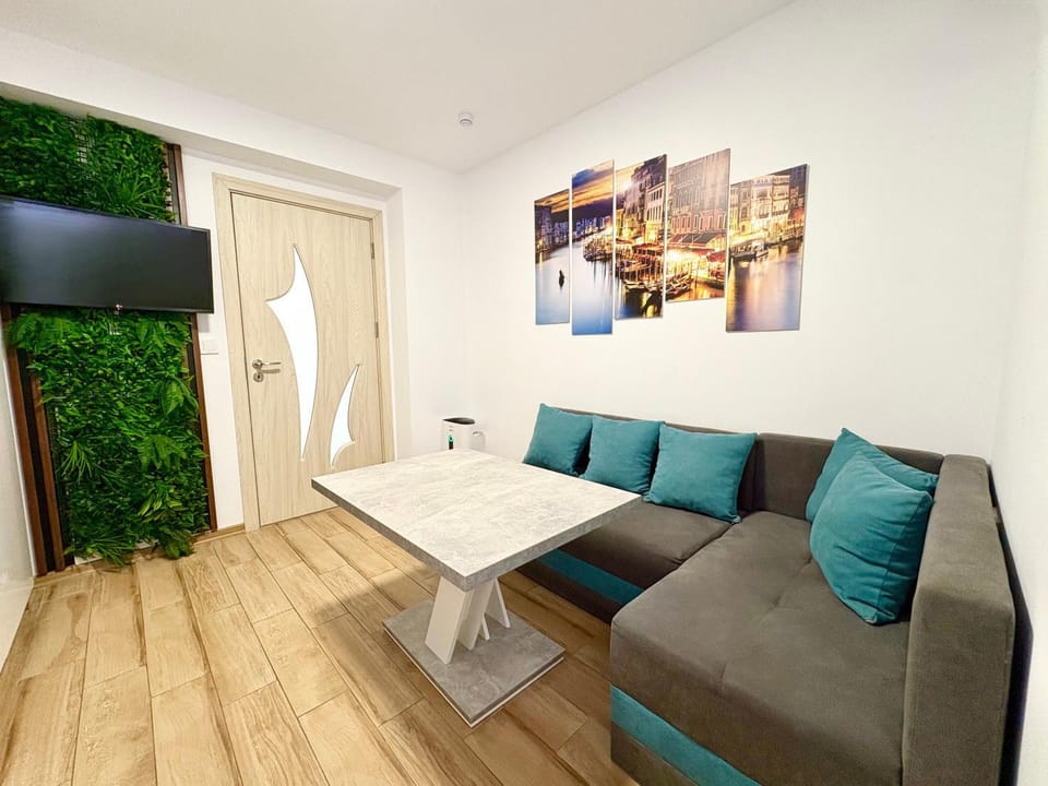 TV and multimedia, Living room, Seating area, Dining area, internet, air conditioner