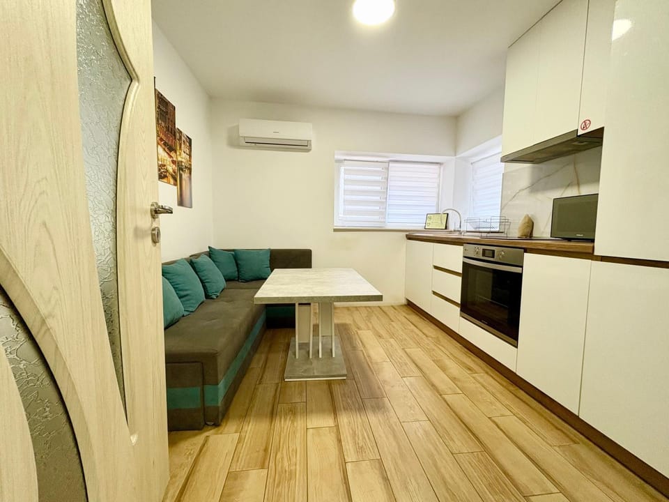 Living room, internet, kitchen, air conditioner
