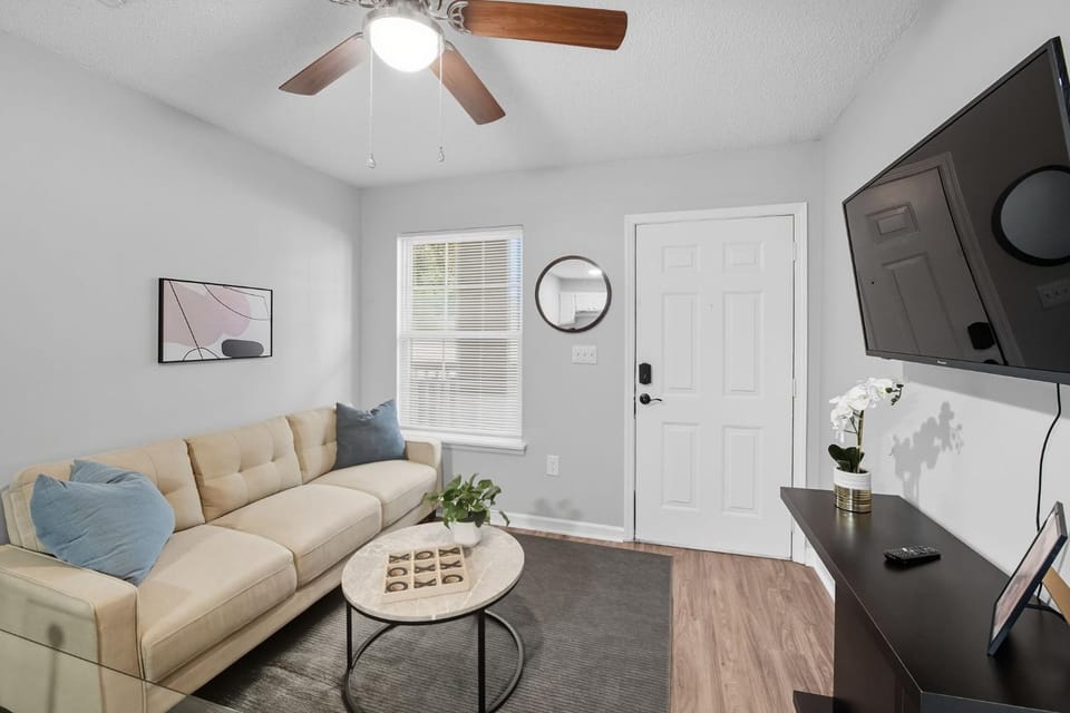 Bright Modern 1BR Retreat I Fitness Center Apartment in Fayetteville
