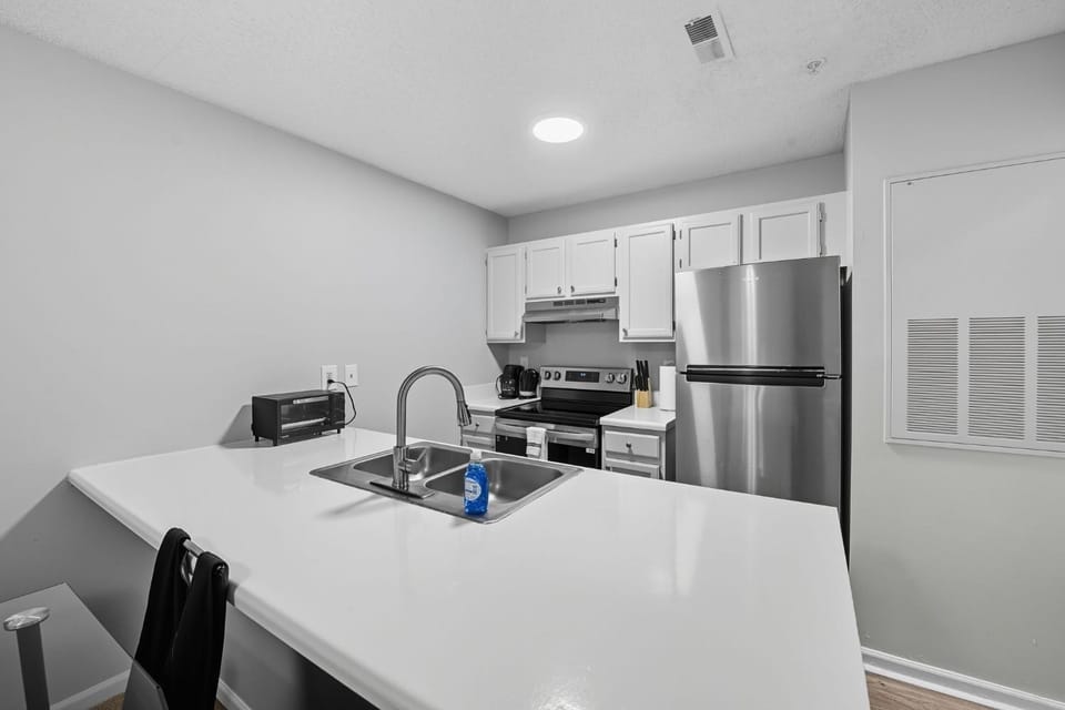 Near Fort Liberty Modern 1BR I Free Parking I Gym Apartment in Fayetteville