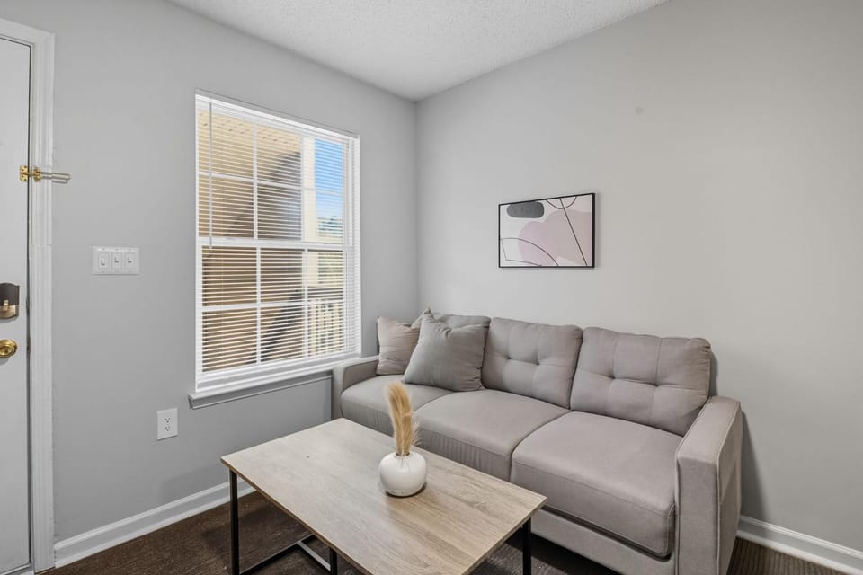 Fayetteville Bright & Chic Suite I Onsite Parking Apartment in Fayetteville