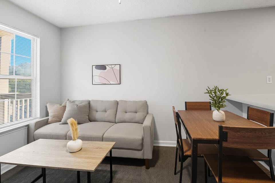 Fayetteville Bright & Chic Suite I Onsite Parking Apartment in Fayetteville