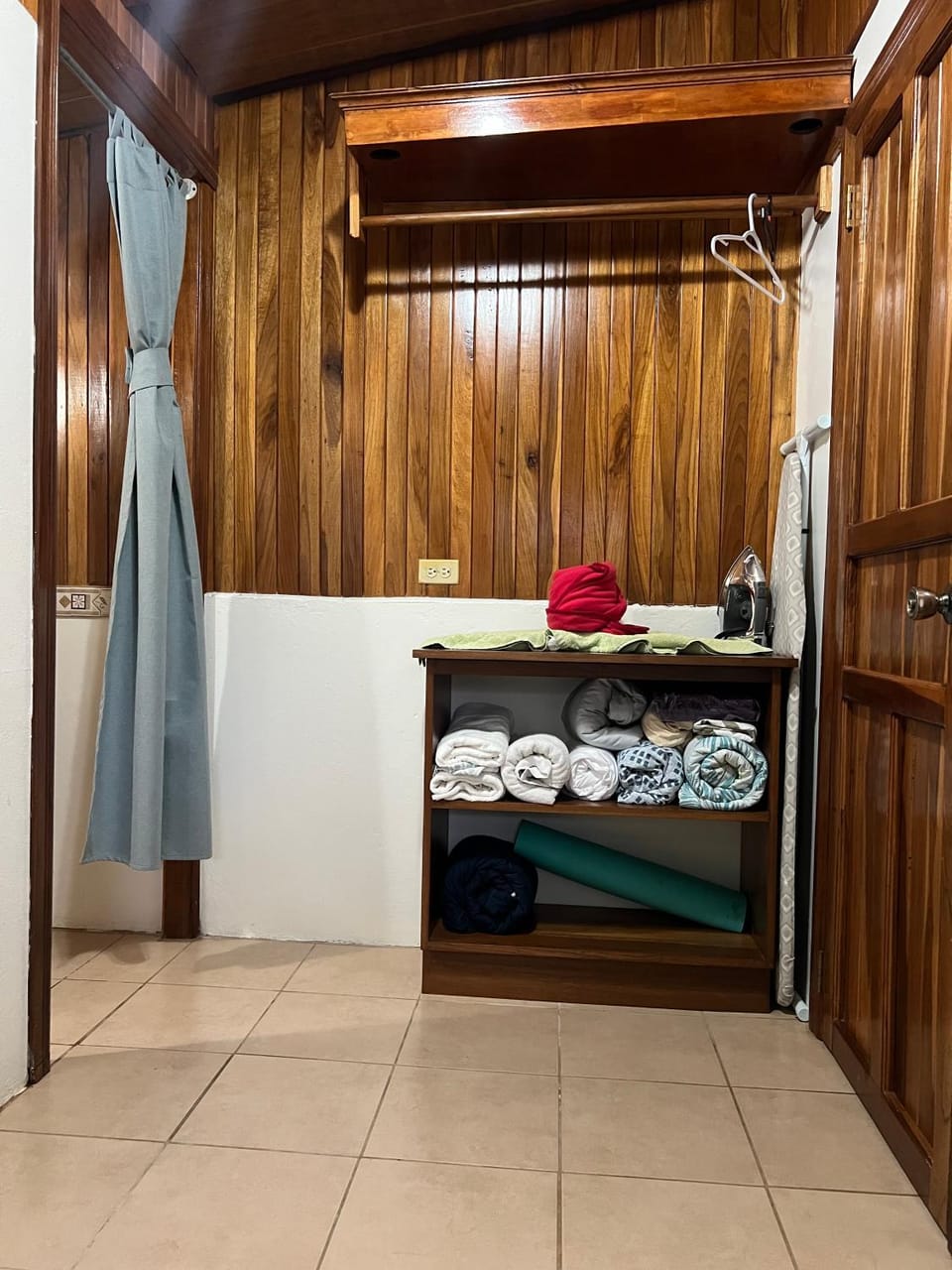 Peaceful Jungle Home, River Access, Arenal Views House in Alajuela Province