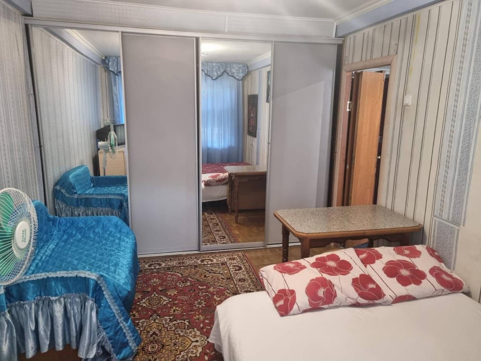 1 кімнатна квартира біля метро Дарниця Apartment in Kiev City - Kyiv