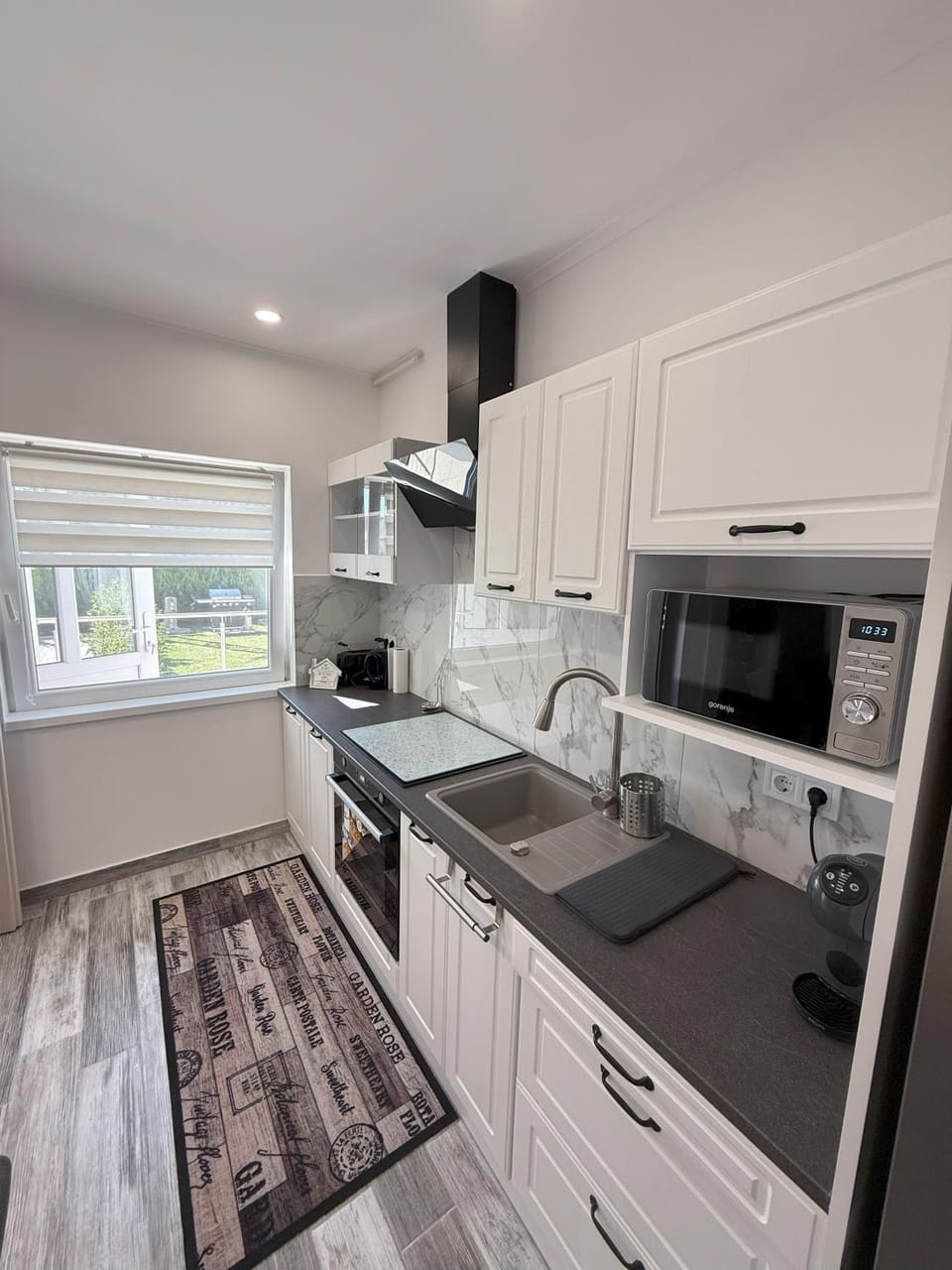 Kitchen or kitchenette, dishwasher, oven, pet friendly, stove, toaster