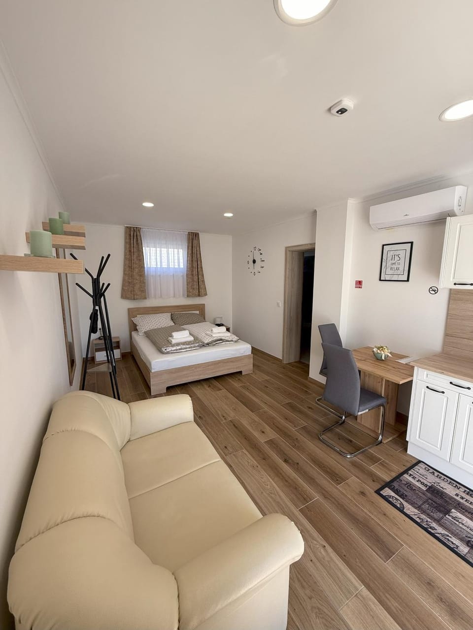 Balcony/Terrace, Photo of the whole room, Bedroom, children, older children, furniture, internet, pet friendly, safe, toaster, towels, kitchen, air conditioner