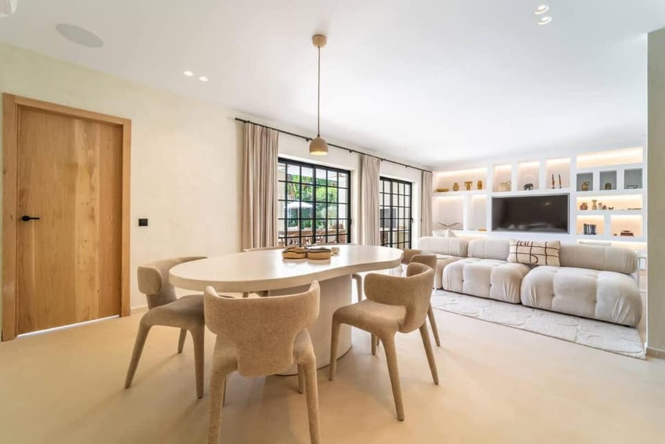 TV and multimedia, Kitchen or kitchenette, Living room, Dining area