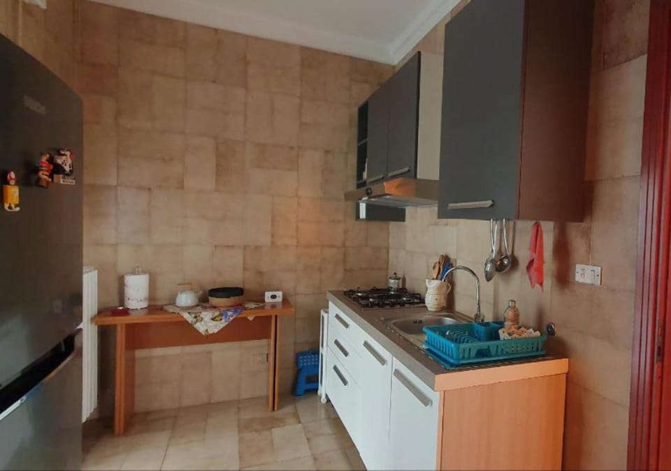 Coffee/tea facilities, Kitchen or kitchenette, stove, kitchen