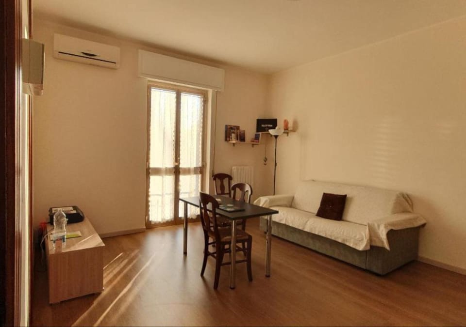 Living room, Photo of the whole room, Seating area, Dining area, air conditioner