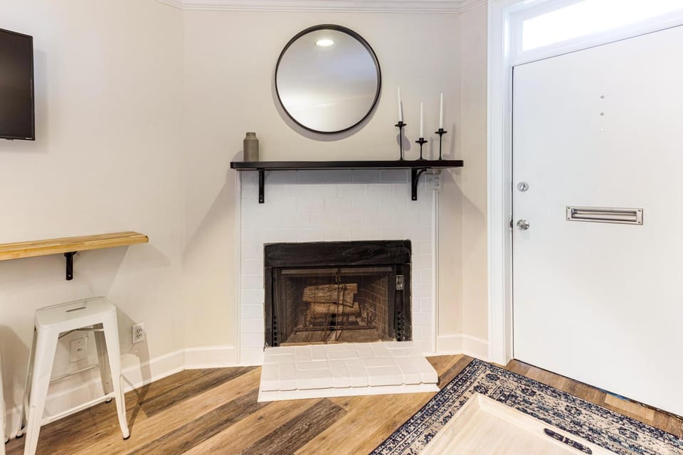 Lynwood Collection on Forsyth 2B by Lucky Savannah Apartment in Savannah