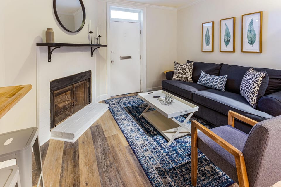 Lynwood Collection on Forsyth 2B by Lucky Savannah Apartment in Savannah